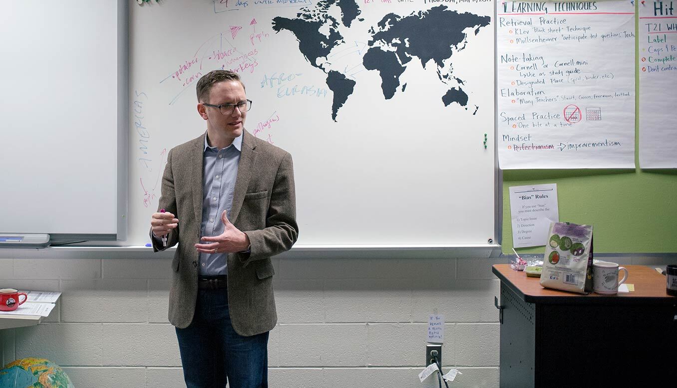 How this middle school teacher started a blog that helps him support his family