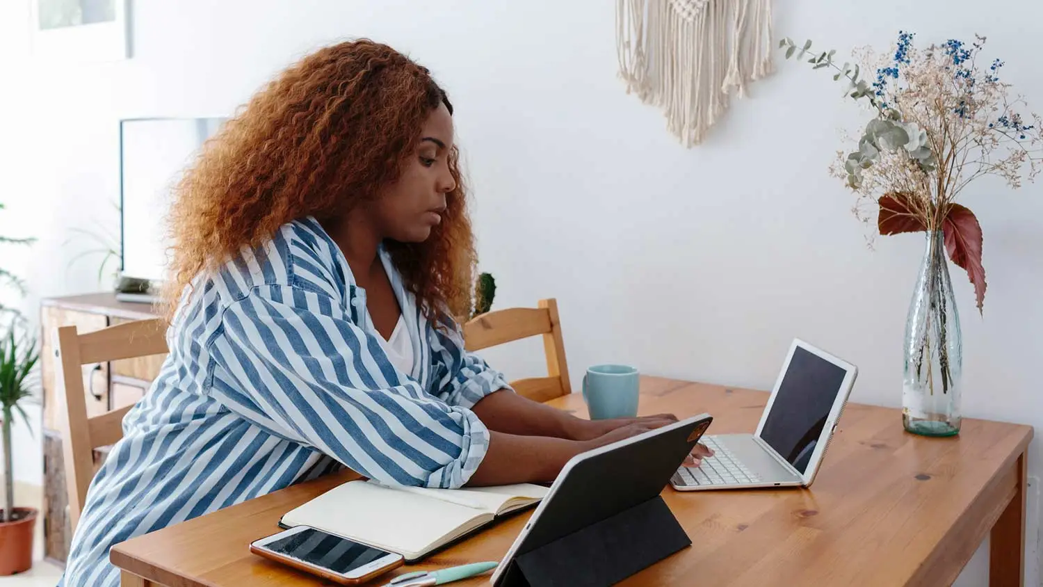 Drowning in Pings? These 5 Tips Will Keep You Focused and Productive