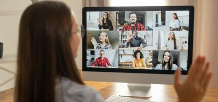 How to use an employee text messaging system for internal staff communication