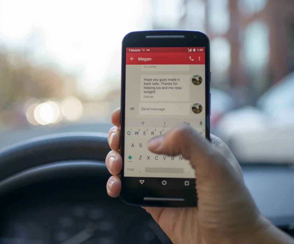 10 Best Real Estate Chatbots & How To Use Them