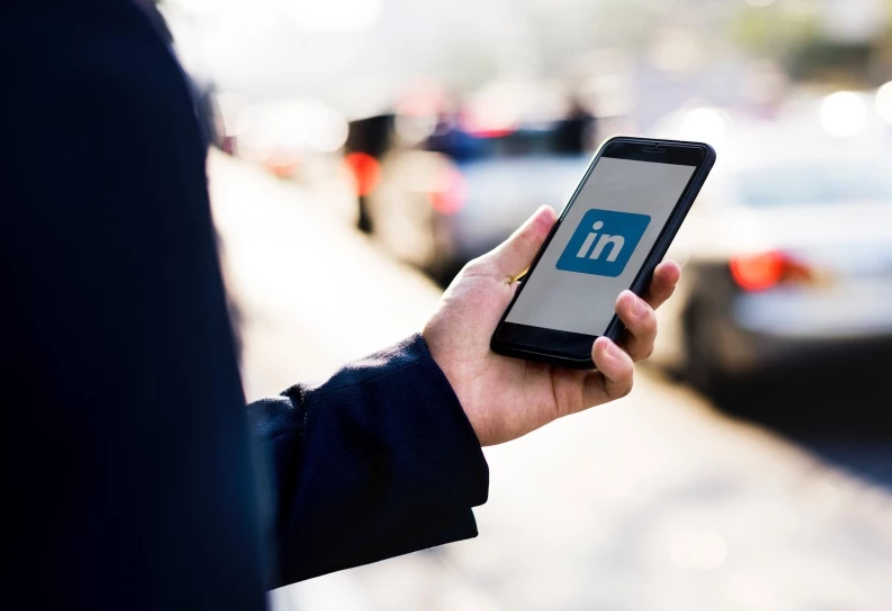 How to Find Someone's Email on LinkedIn: 6 Ways