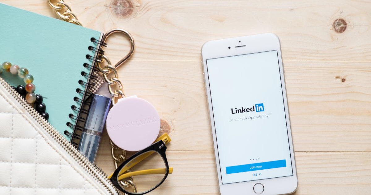 5 Social Selling Strategies with Outreach + LinkedIn Sales Navigator