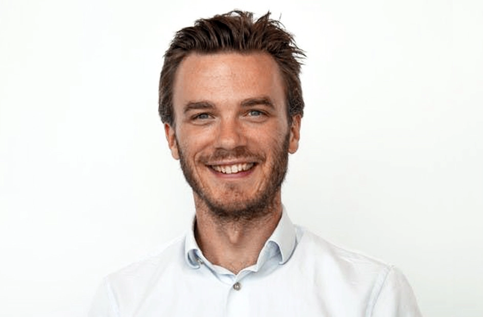 "Show me what you've got": How I evaluate pitch decks and advise early-stage startups