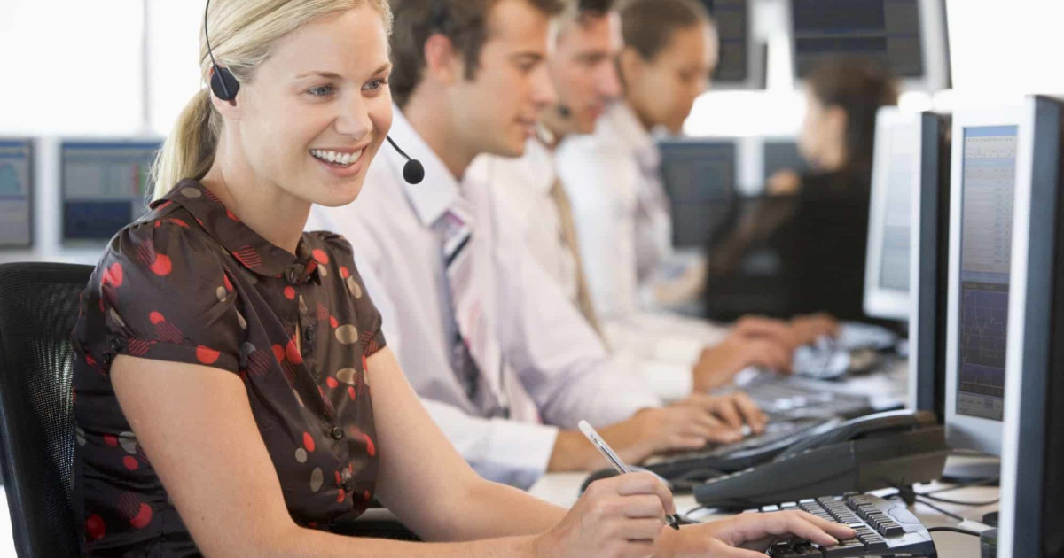 34 call center & QA professionals share tips for improving call center quality assurance