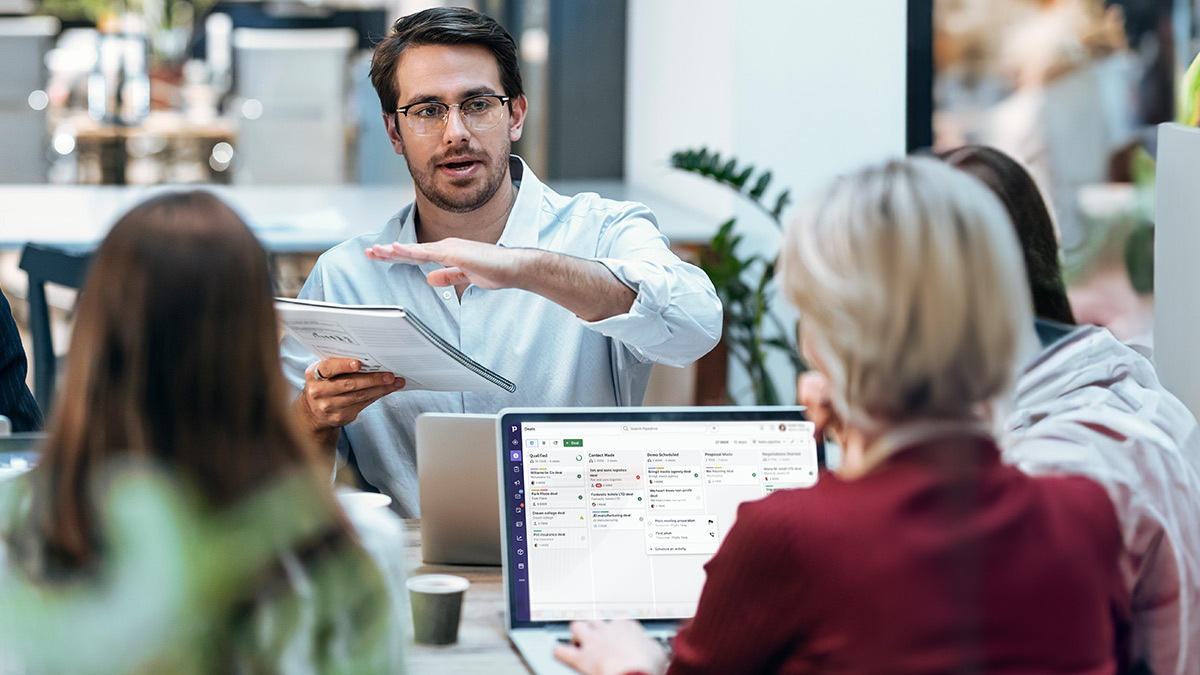 What is B2B Sales? How to sell to businesses  