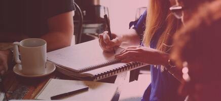 5 Examples of How to Write an Email Sales Pitch (The Right Way)