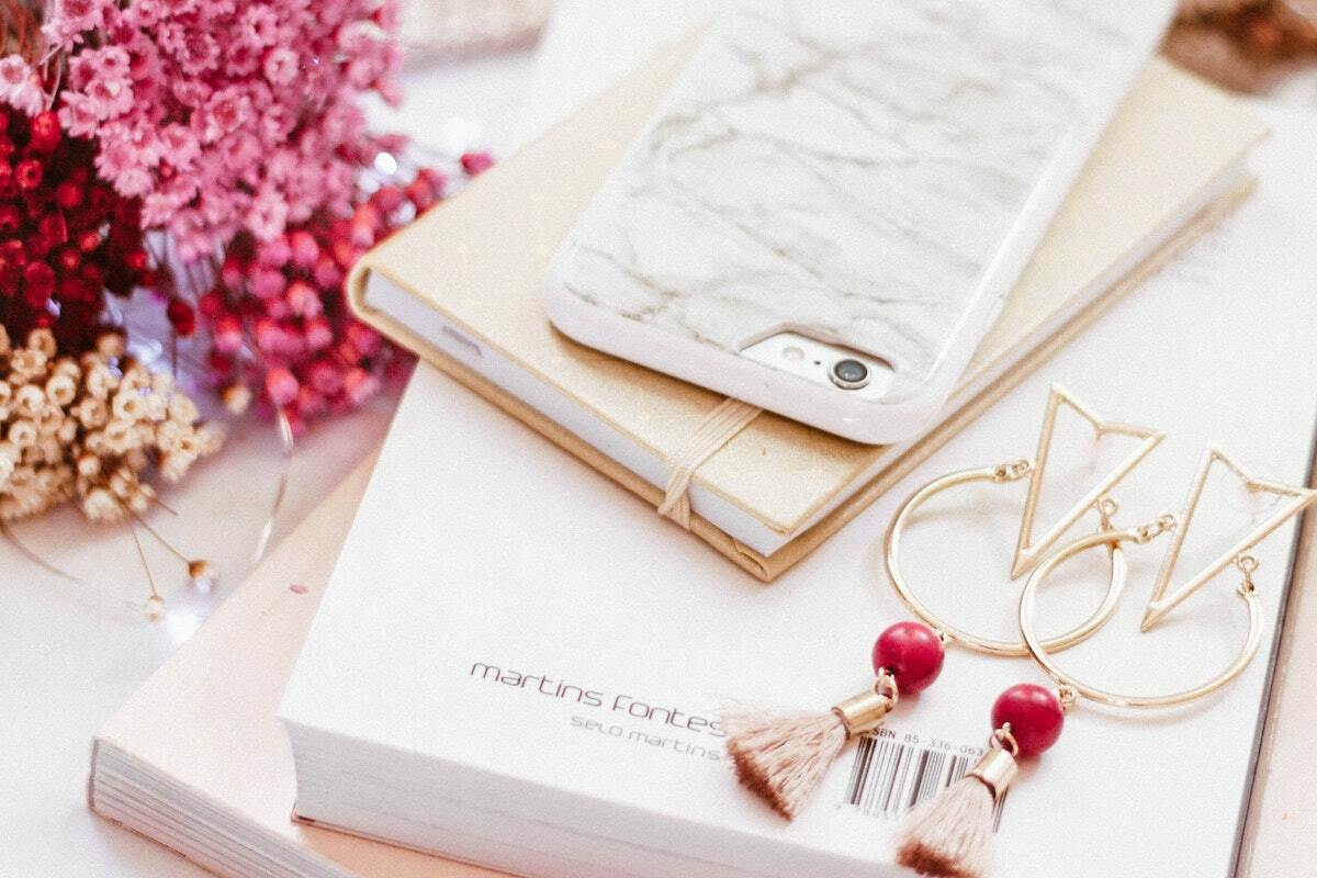 99-years-old Diana Jewelers is Up All Night Texting Customers