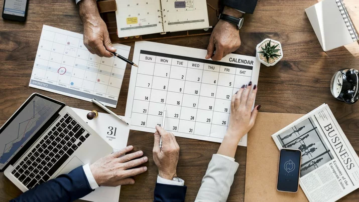 6 Ways to Integrate CPQ into Your Sales Playbook