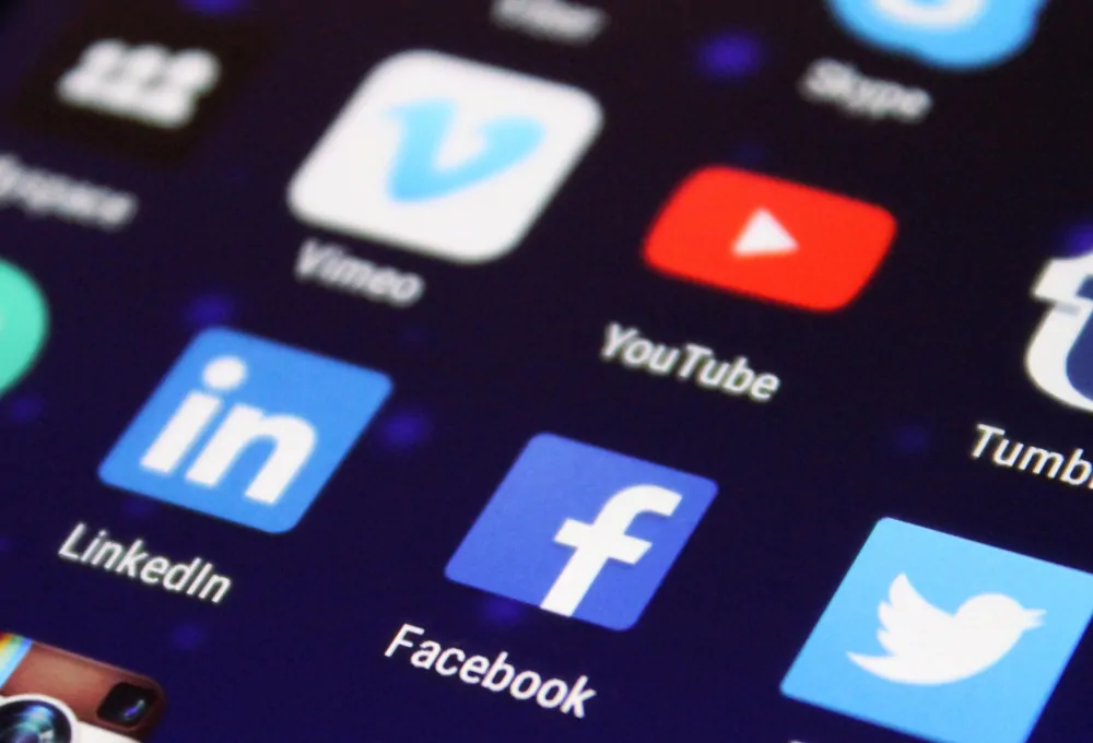 11 Brilliant Sales Influencers You Must Follow in 2023