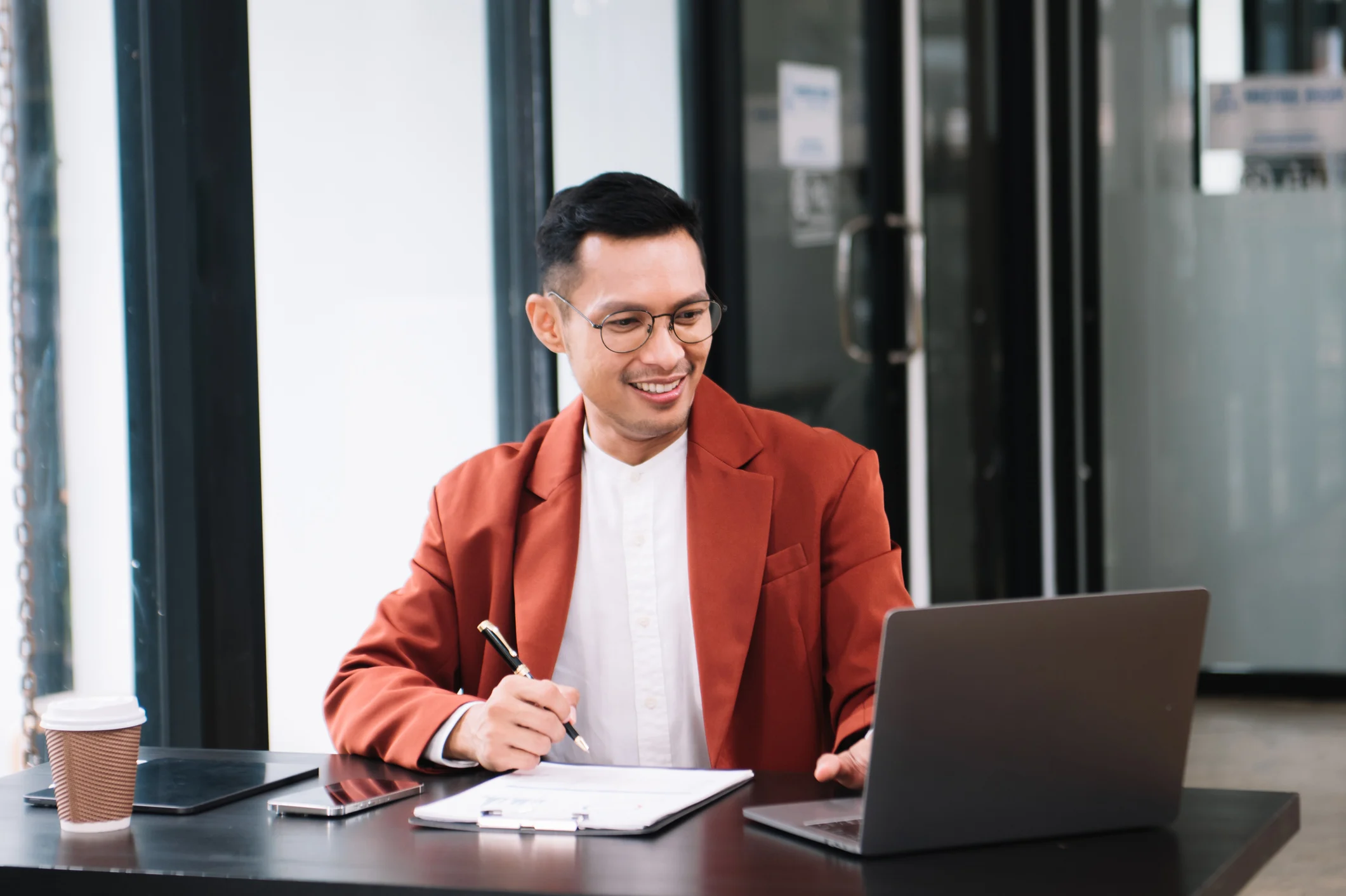 AI Sales Tools Guide: Benefits, How to Choose, & Top Tools