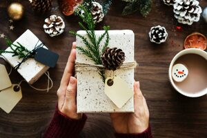 10 Reasons Not To Wait Until December For Holiday Gifting | Alyce AI-Powered Personal Gifting and Swag Platform