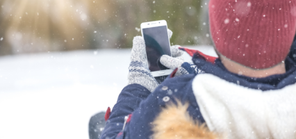 Cold texting: A complete guide & why you should warm text instead