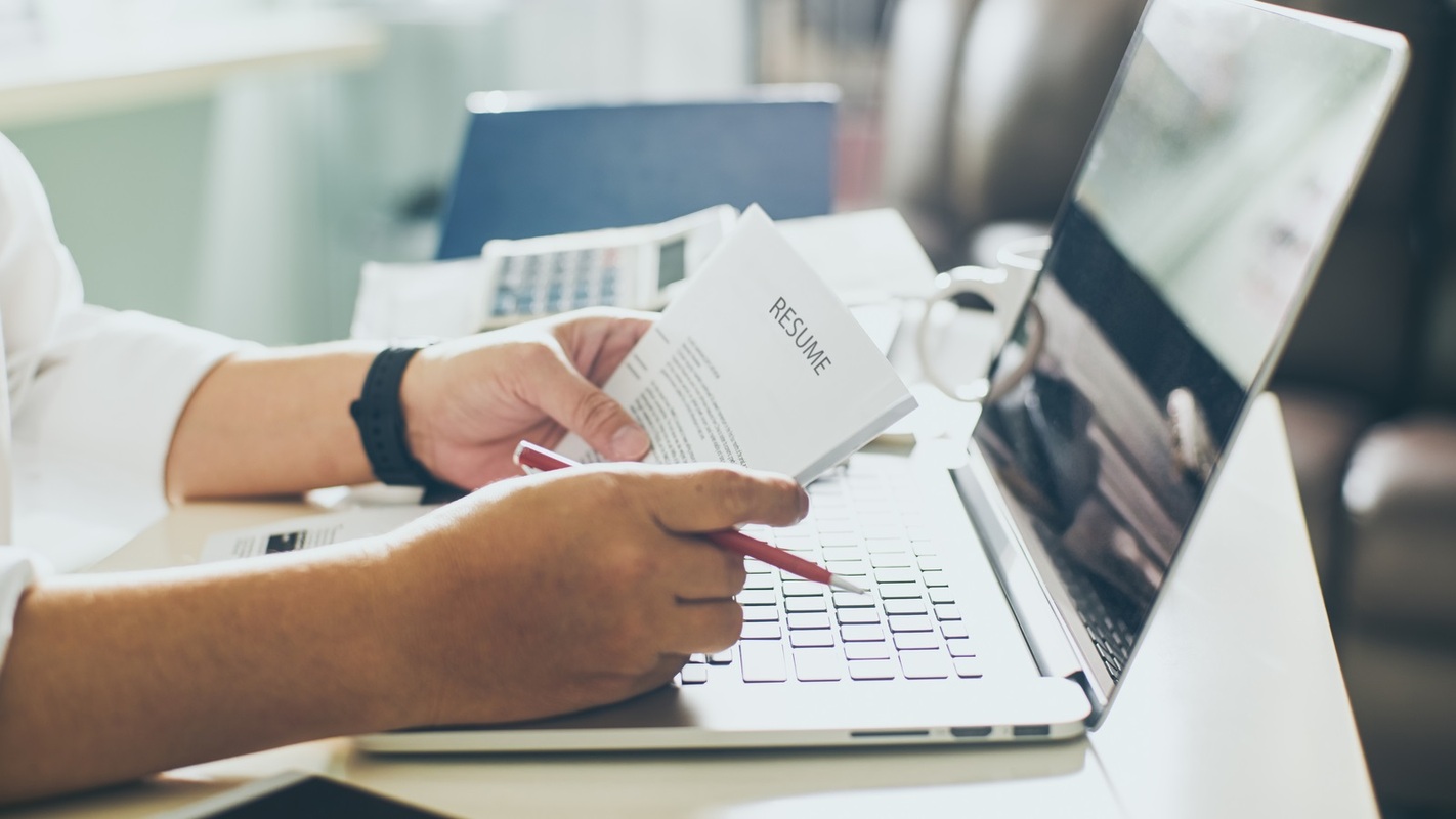 5 Smart Ways to Find Resumes