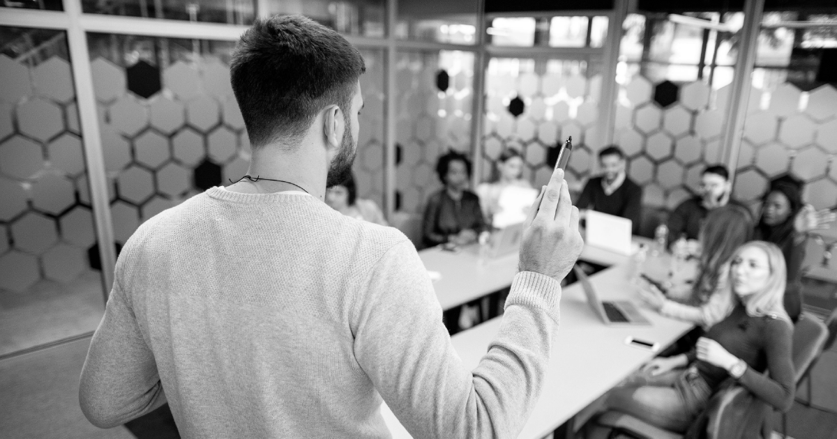 Sales Organization Structures for Success: Models, Tips, and Best Practices