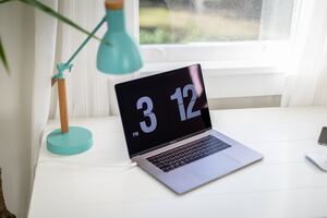 When is the Best Time to Send Emails? A Guide for Retailers