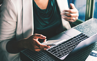 Infographic: Email vs SMS Marketing