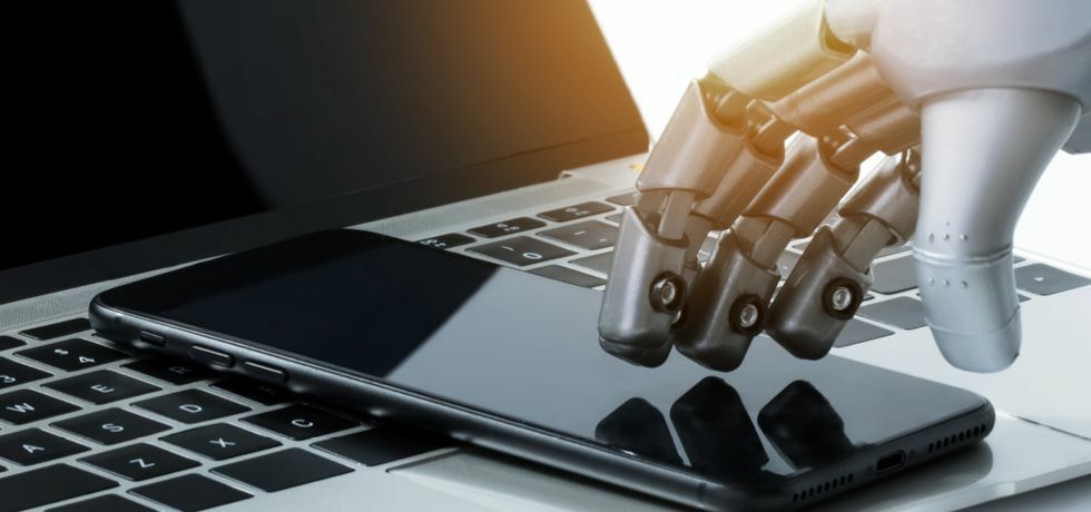 How to effectively combine chatbots with text messaging for a great user experience