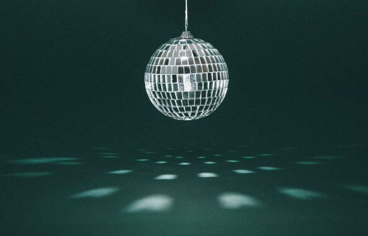 Making spirits bright: 5 ways to support your CX team during the holidays