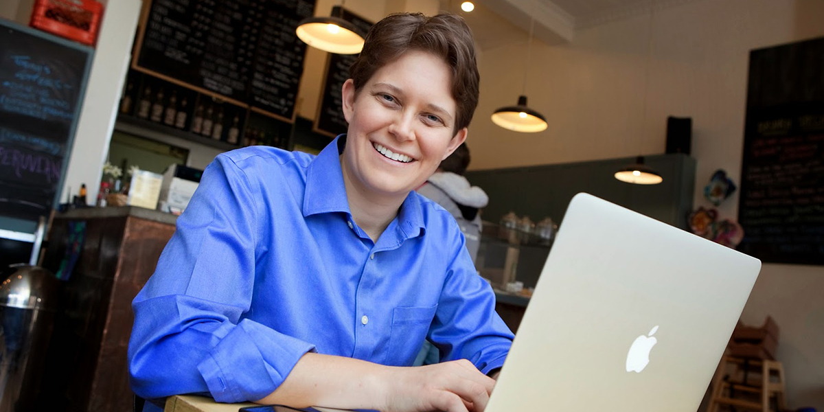 How Dorie Clark Built a 6-Figure Online Course in Five Months