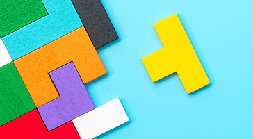 How to build a CRM strategy in 2025 (+ 10 example CRM goals)