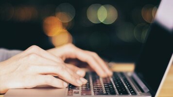 Guide on How to Choose the Right Email Greetings