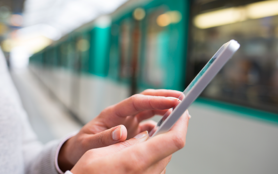 How to Add Contacts to Your Text Message List [2023]