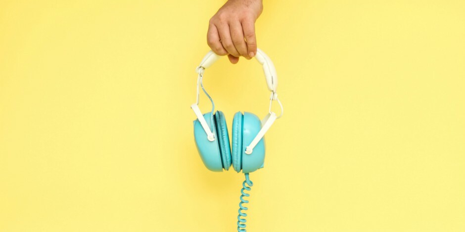 19 Podcasts That Will Make You a Better Social Media Marketer