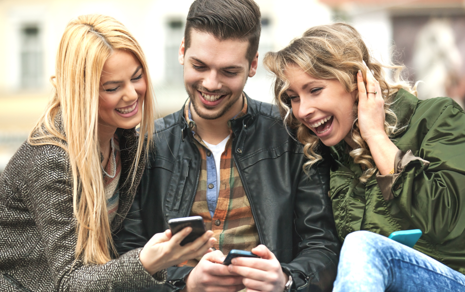 Email Marketing vs SMS Marketing: Which is best to drive webinar success?