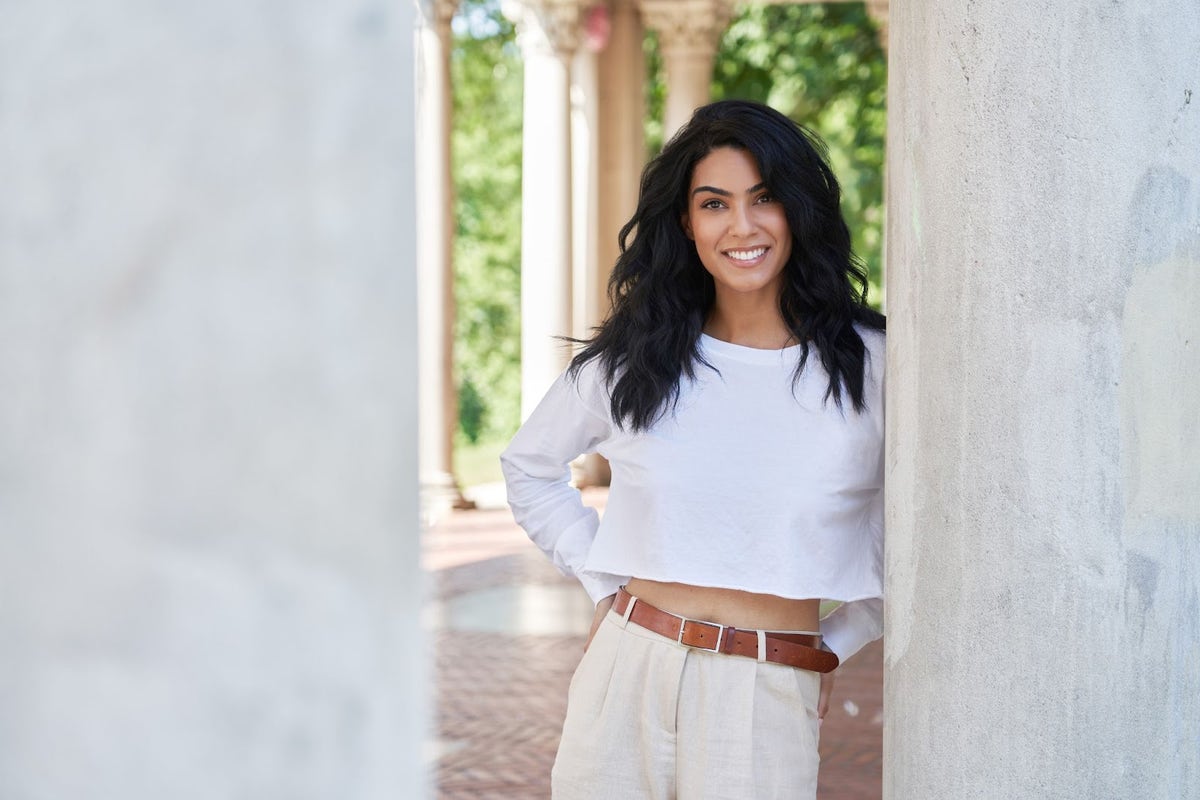 How to use backgrounds to level-up your headshots