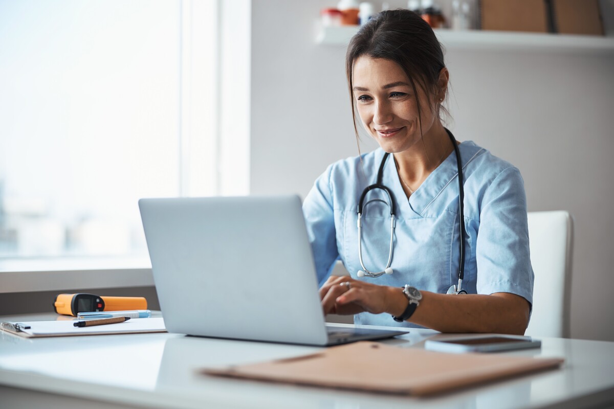 Responding to Online Reviews Effectively: Best Practices for Healthcare Providers