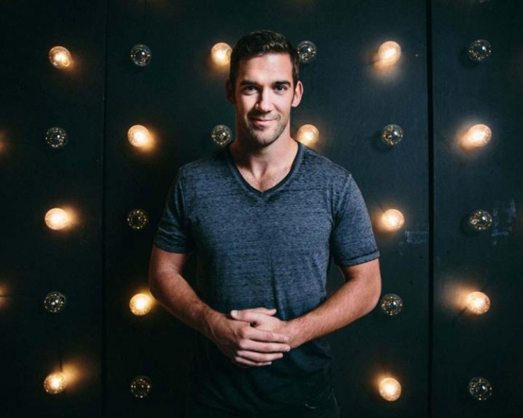 Be a Salesperson Content Creator like Lewis Howes