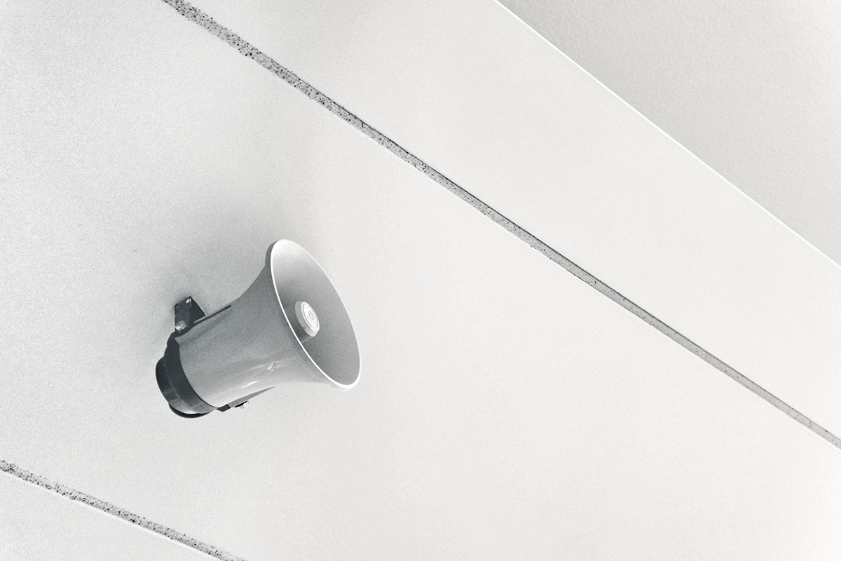 Texting vs. Email: Which Type of Internal Communications is more Effective?