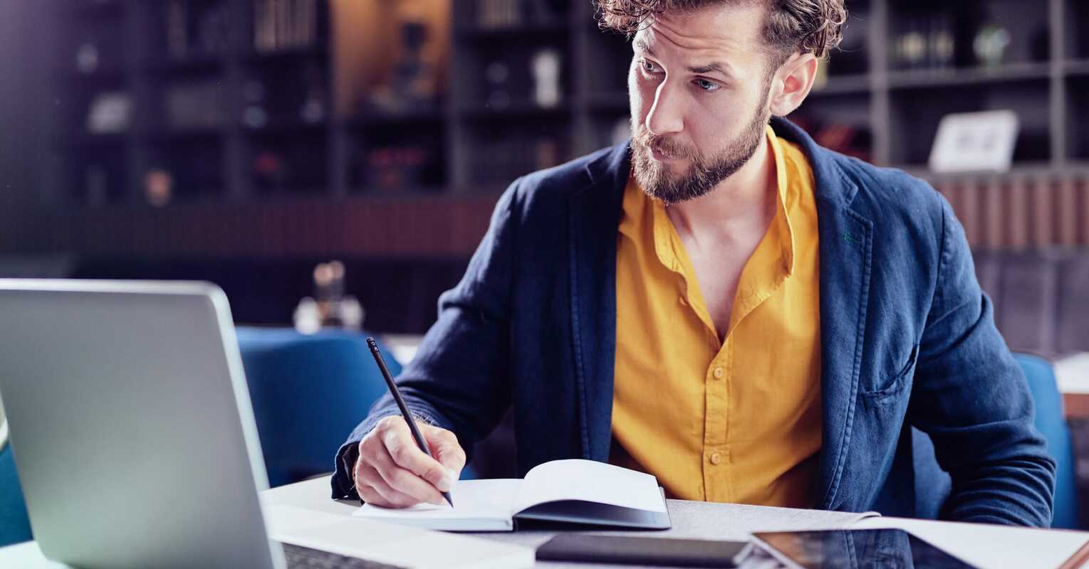 15 Best Affiliate Marketing Courses + 7 Scam Signs