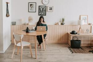 7 Everyday Remote Work Challenges (With Tips to Overcome Them)