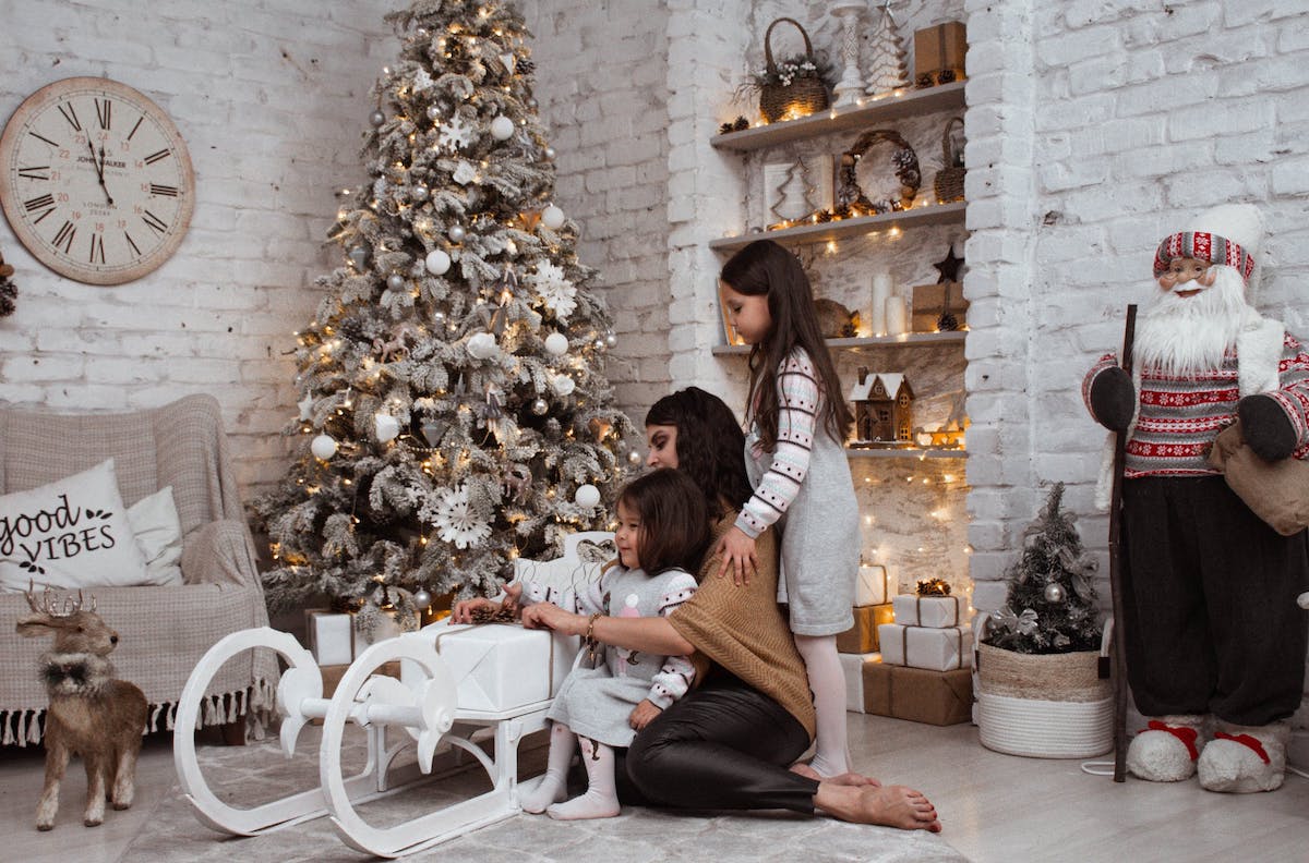Build Engaging Holiday Shopping Experiences in 5 Simple Steps