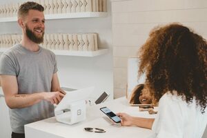 How to give good customer service: 7 tips that'll "WOW" your customers • VBOUT