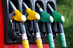 Marketers Take Note: Consumers Are OOH Despite Costly Gas