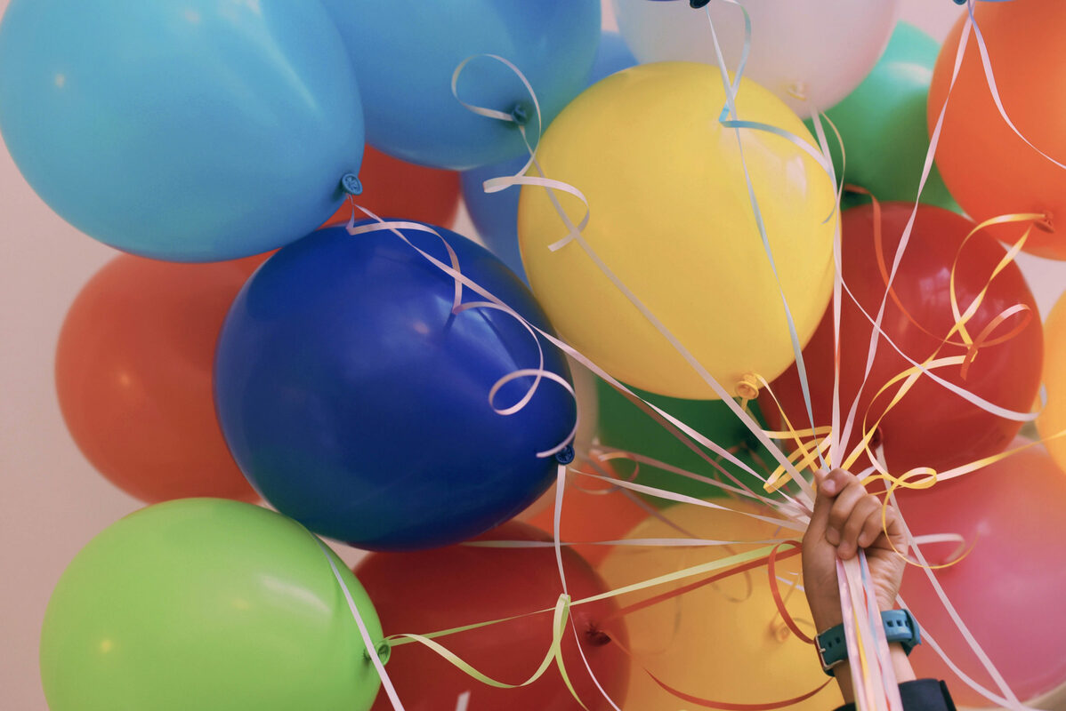 Text message invitations: How to send invites via text to pack your event