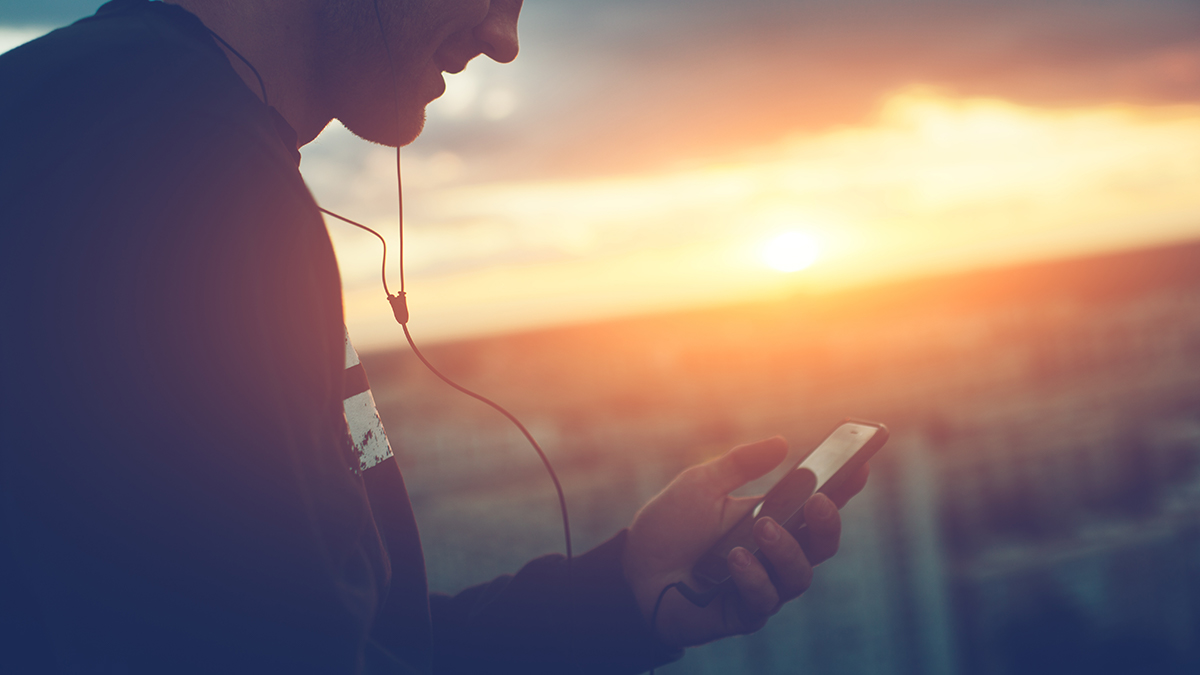 3 Reasons Why Roofers Need to Make Texting a Priority