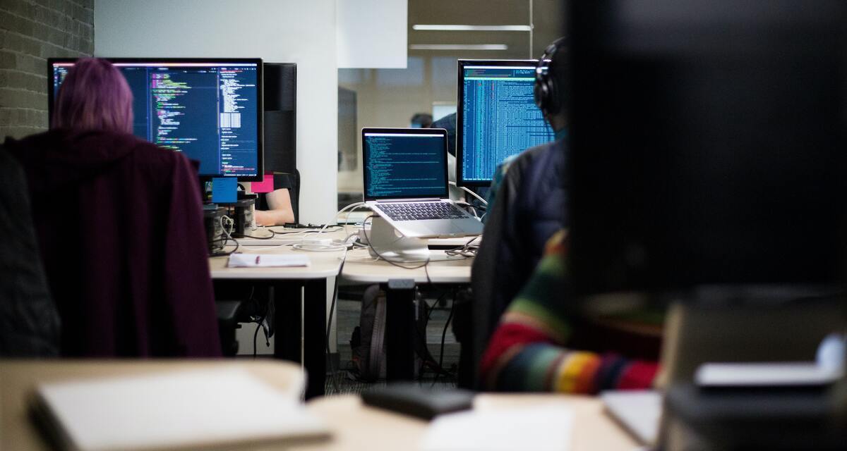 Corporate wiki vs. Knowledge base: Which one do you need?