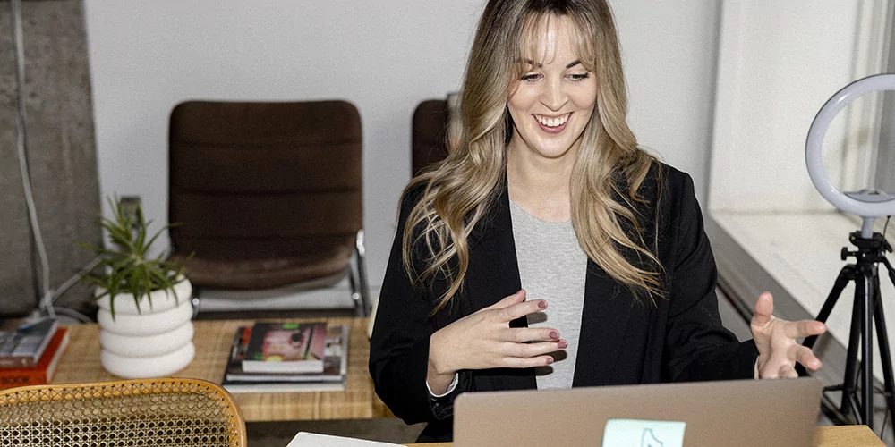 How to Become an Online Business Coach: 9 Steps to Success