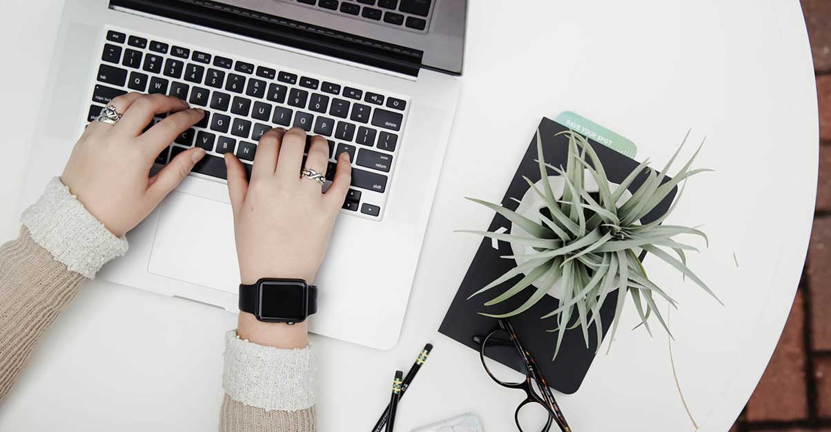 How to Send a Text Message From a Computer: The 8 Best Methods