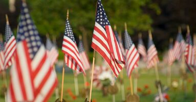 24 Memorial Day Messages for Your Customers, Coworkers & Community