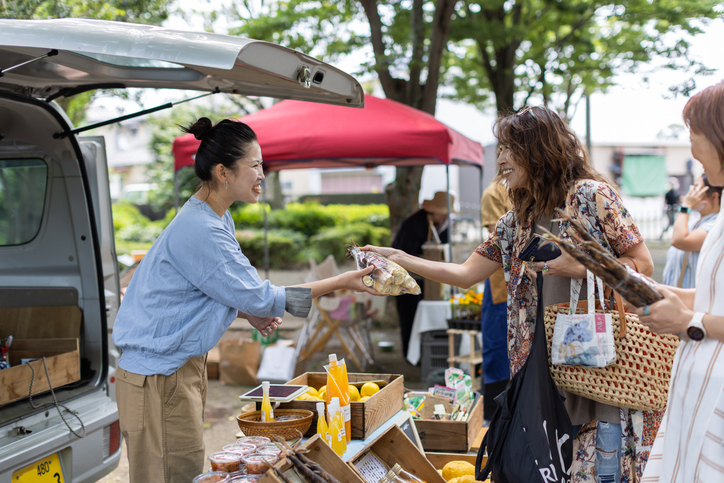 Small Business Saturday Ideas: 24 Marketing Strategies for SMBs