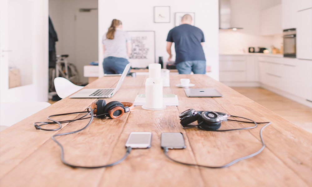 The social spaces and shallow faces of online dating