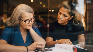 9 Types of customer service: Pros, cons and when to choose each one