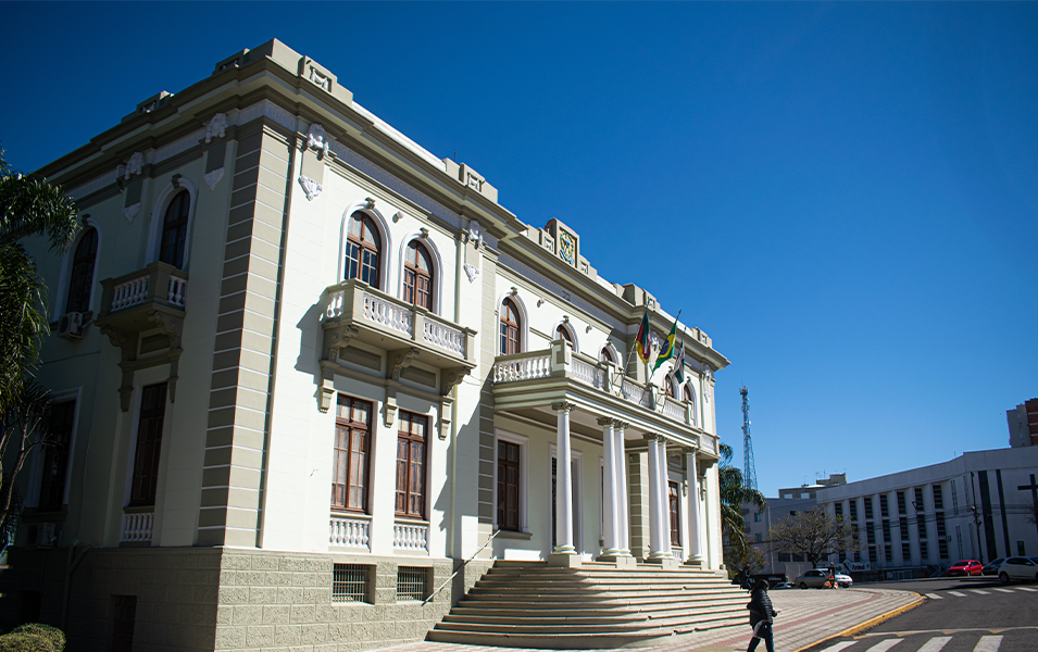 Government SMS Services: Why and How to Use Them [2023]