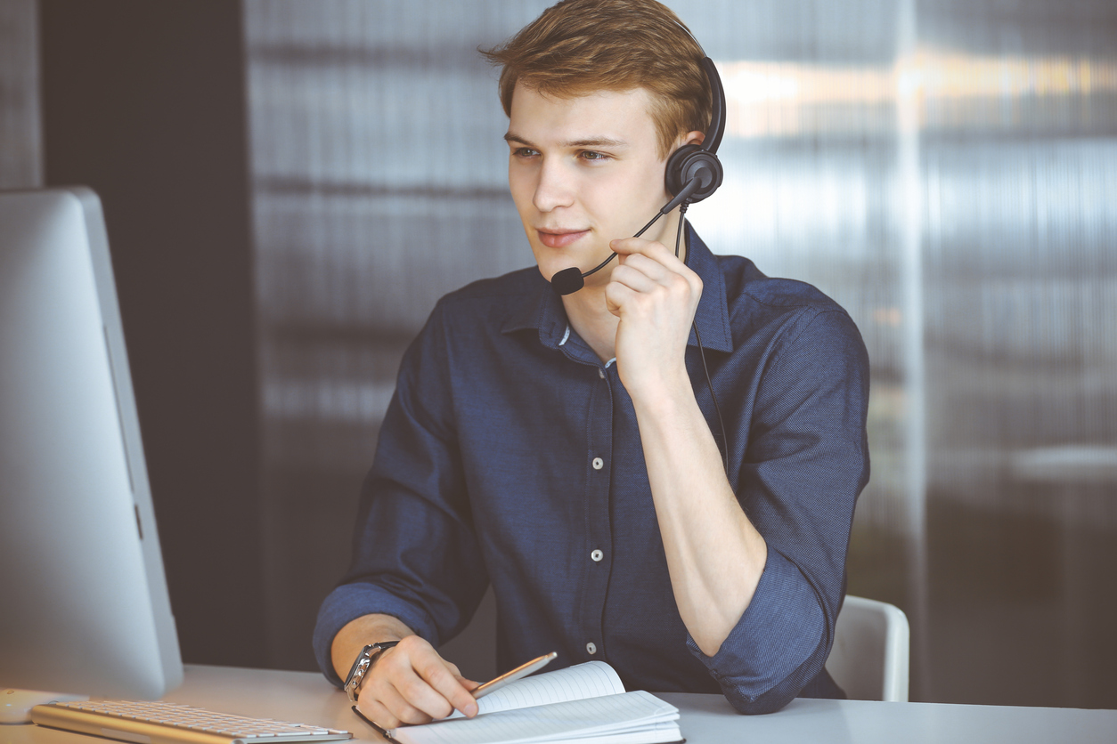 VoIP Call Center: Why You Need it, Set Up Guide & Top 3