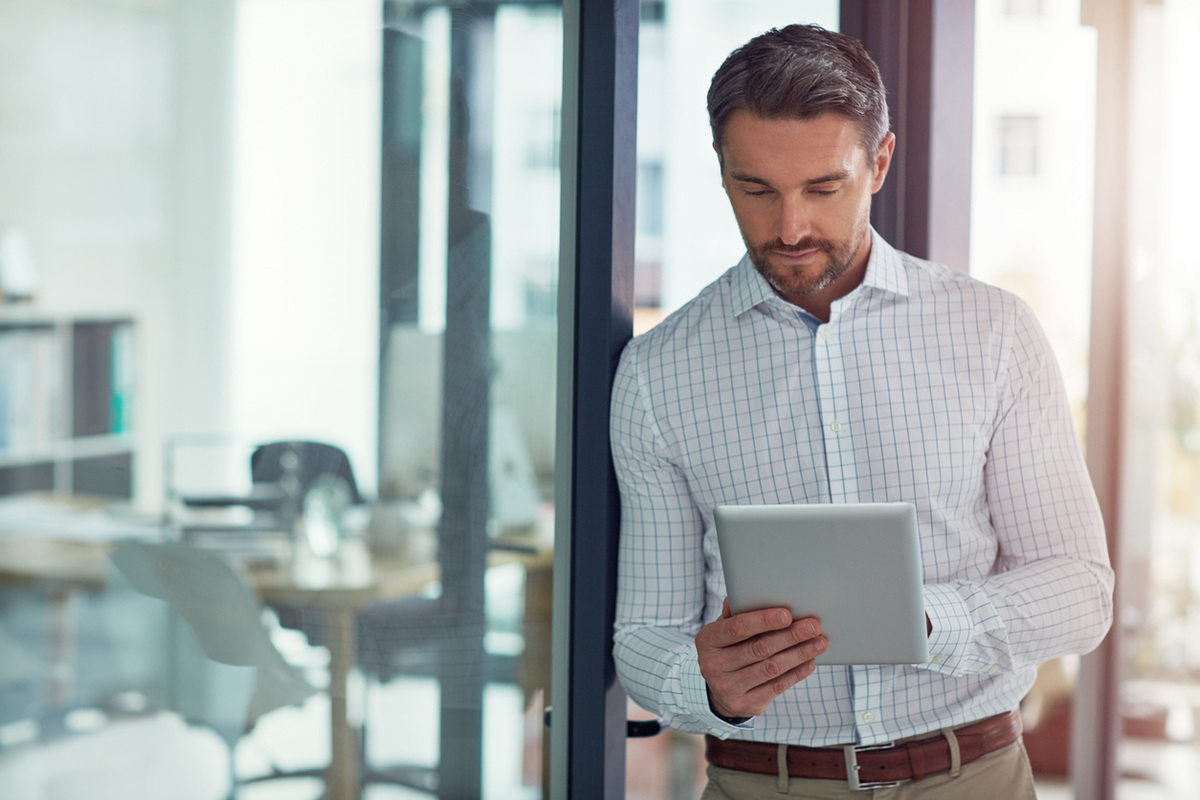 How to Build a Sales Team: 7 Critical Steps For Success