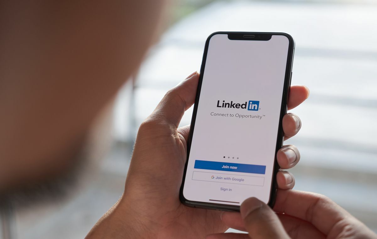 How To Get More Views on LinkedIn: A Beginner's Guide
